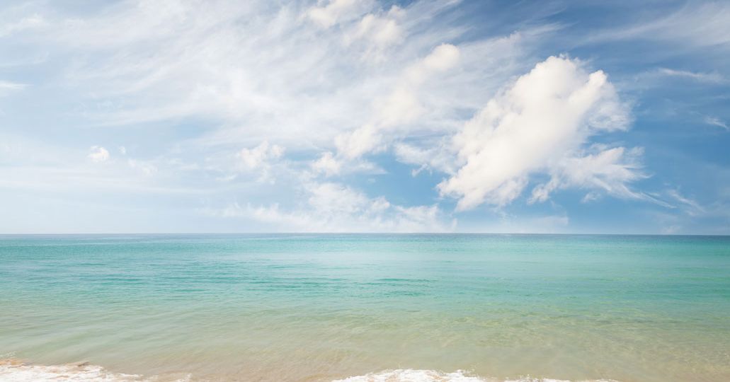 summer-beach-tropical-sea-and-blue-sky-7YF9ER4